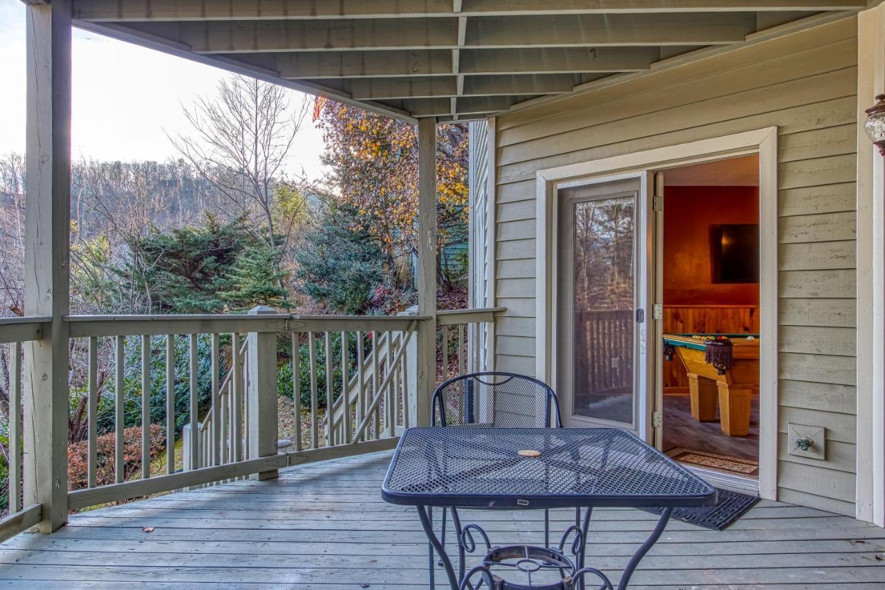 גטלינבורג 3 Decks, Mtn Views! Tree Tops By Honeybearcabins - Luxury Rain Showers, 3 King Suites, Xl Hottub, Fireplace, Bear Sightings מראה חיצוני תמונה