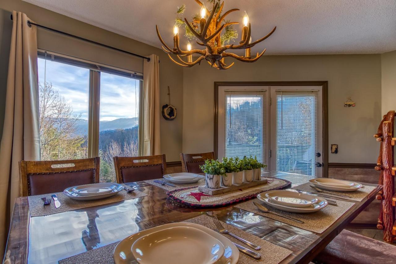 גטלינבורג 3 Decks, Mtn Views! Tree Tops By Honeybearcabins - Luxury Rain Showers, 3 King Suites, Xl Hottub, Fireplace, Bear Sightings מראה חיצוני תמונה
