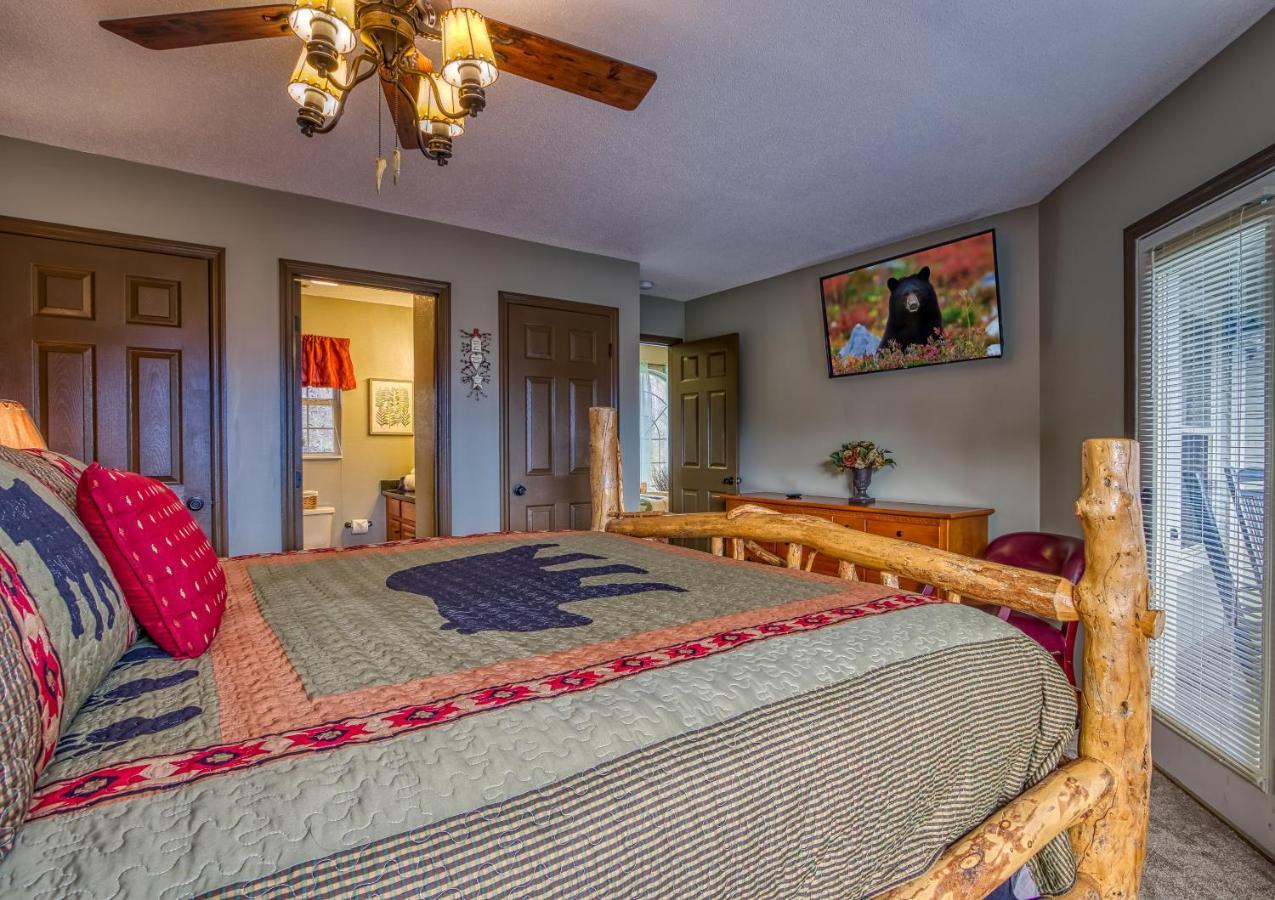 גטלינבורג 3 Decks, Mtn Views! Tree Tops By Honeybearcabins - Luxury Rain Showers, 3 King Suites, Xl Hottub, Fireplace, Bear Sightings מראה חיצוני תמונה
