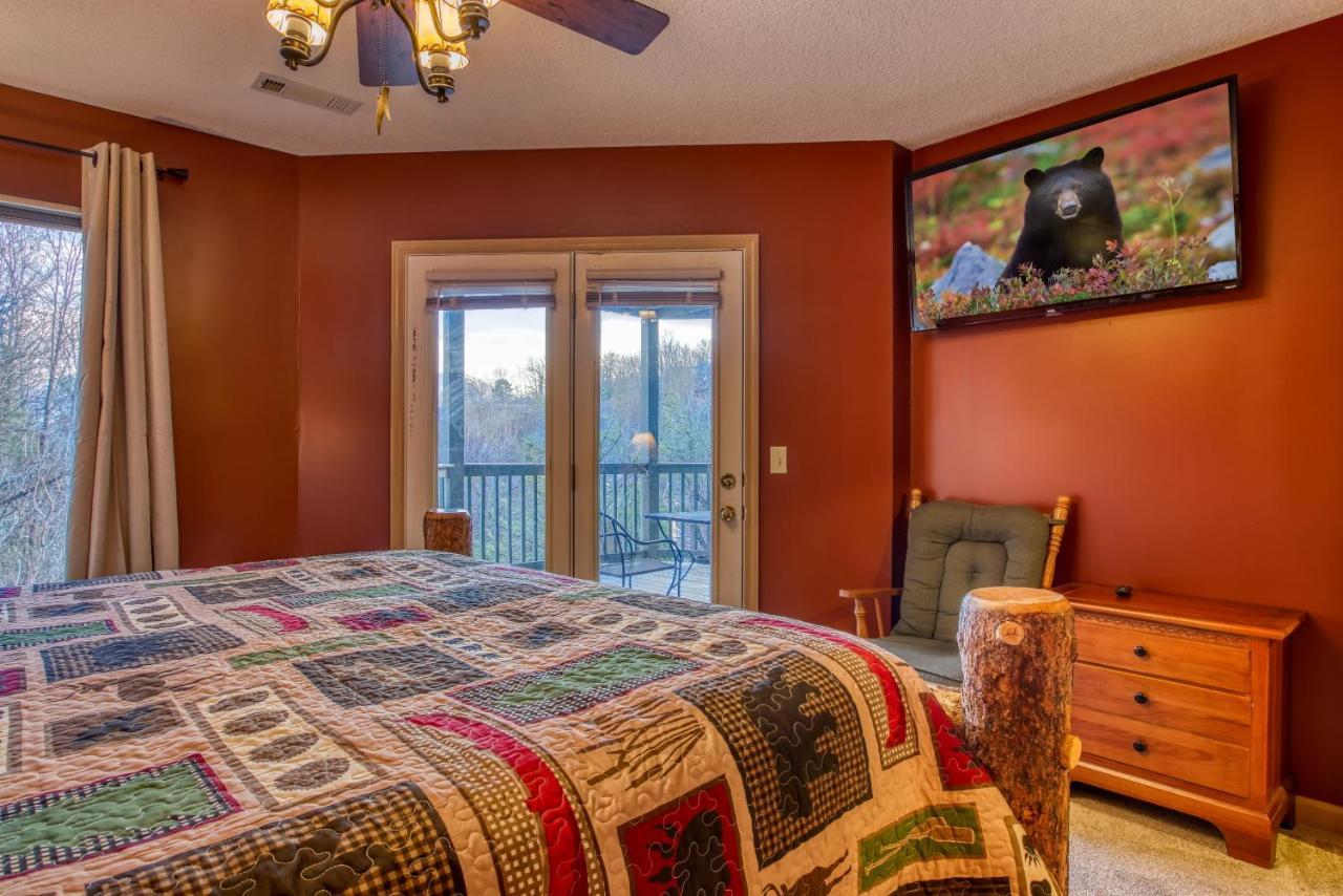 גטלינבורג 3 Decks, Mtn Views! Tree Tops By Honeybearcabins - Luxury Rain Showers, 3 King Suites, Xl Hottub, Fireplace, Bear Sightings מראה חיצוני תמונה