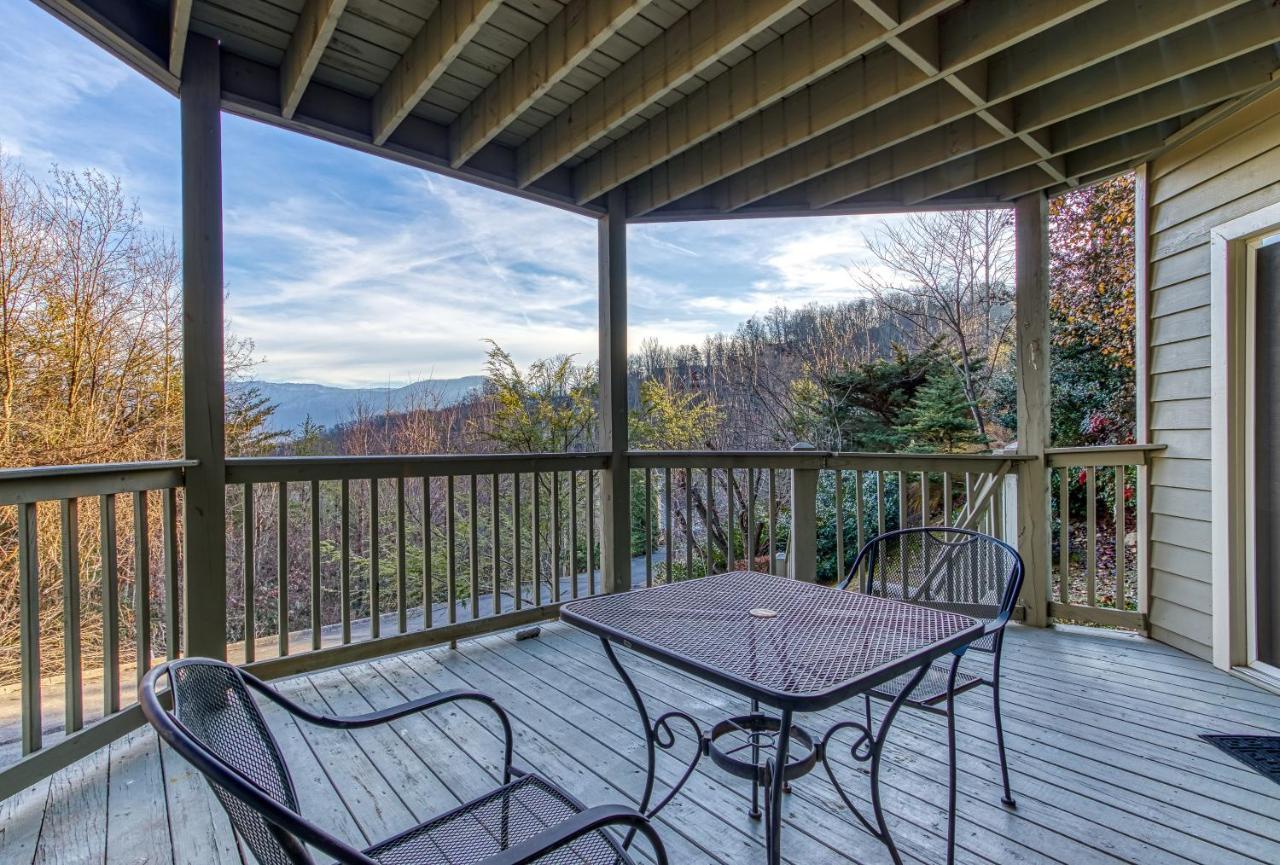 גטלינבורג 3 Decks, Mtn Views! Tree Tops By Honeybearcabins - Luxury Rain Showers, 3 King Suites, Xl Hottub, Fireplace, Bear Sightings מראה חיצוני תמונה