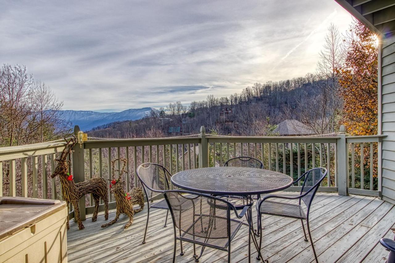 גטלינבורג 3 Decks, Mtn Views! Tree Tops By Honeybearcabins - Luxury Rain Showers, 3 King Suites, Xl Hottub, Fireplace, Bear Sightings מראה חיצוני תמונה