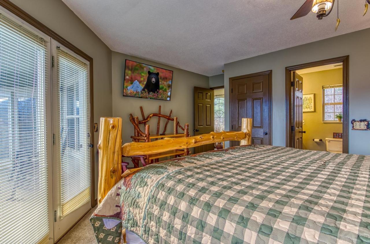 גטלינבורג 3 Decks, Mtn Views! Tree Tops By Honeybearcabins - Luxury Rain Showers, 3 King Suites, Xl Hottub, Fireplace, Bear Sightings מראה חיצוני תמונה