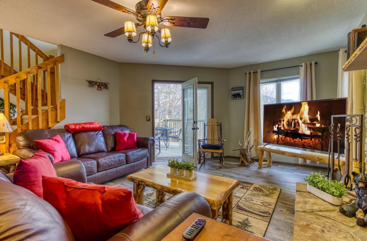 גטלינבורג 3 Decks, Mtn Views! Tree Tops By Honeybearcabins - Luxury Rain Showers, 3 King Suites, Xl Hottub, Fireplace, Bear Sightings מראה חיצוני תמונה