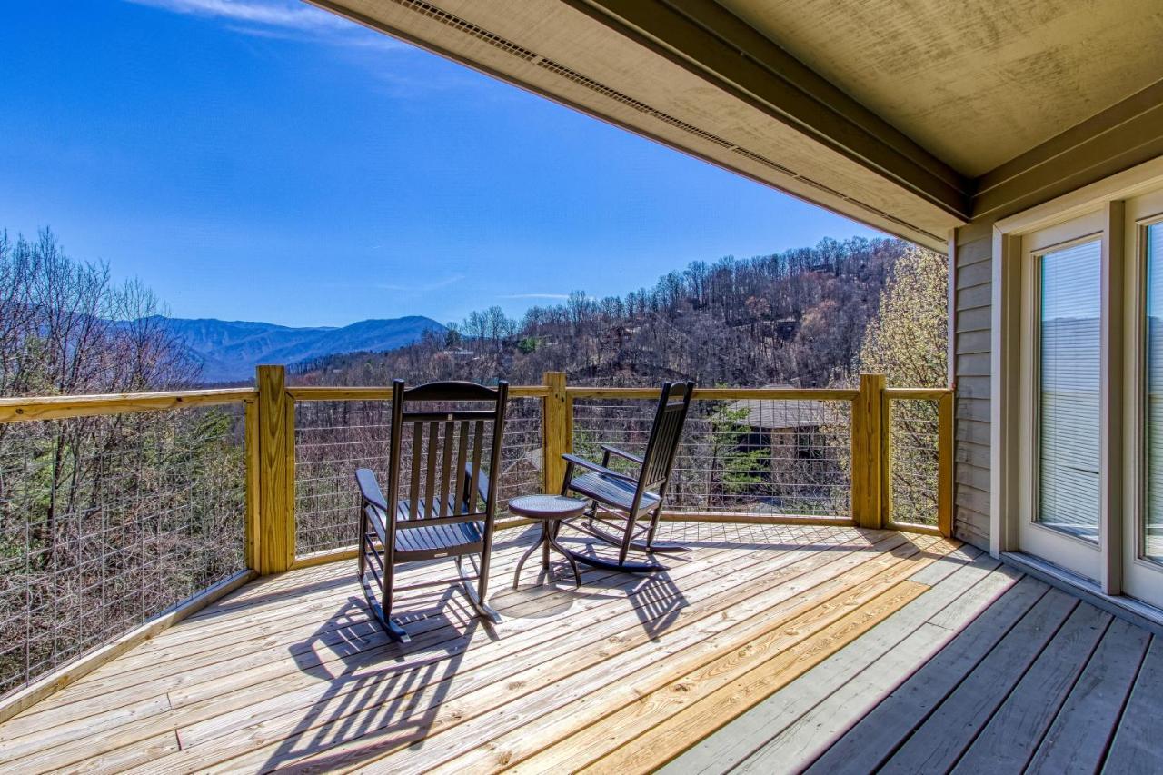 גטלינבורג 3 Decks, Mtn Views! Tree Tops By Honeybearcabins - Luxury Rain Showers, 3 King Suites, Xl Hottub, Fireplace, Bear Sightings מראה חיצוני תמונה