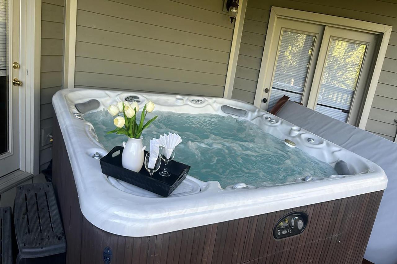 גטלינבורג 3 Decks, Mtn Views! Tree Tops By Honeybearcabins - Luxury Rain Showers, 3 King Suites, Xl Hottub, Fireplace, Bear Sightings מראה חיצוני תמונה