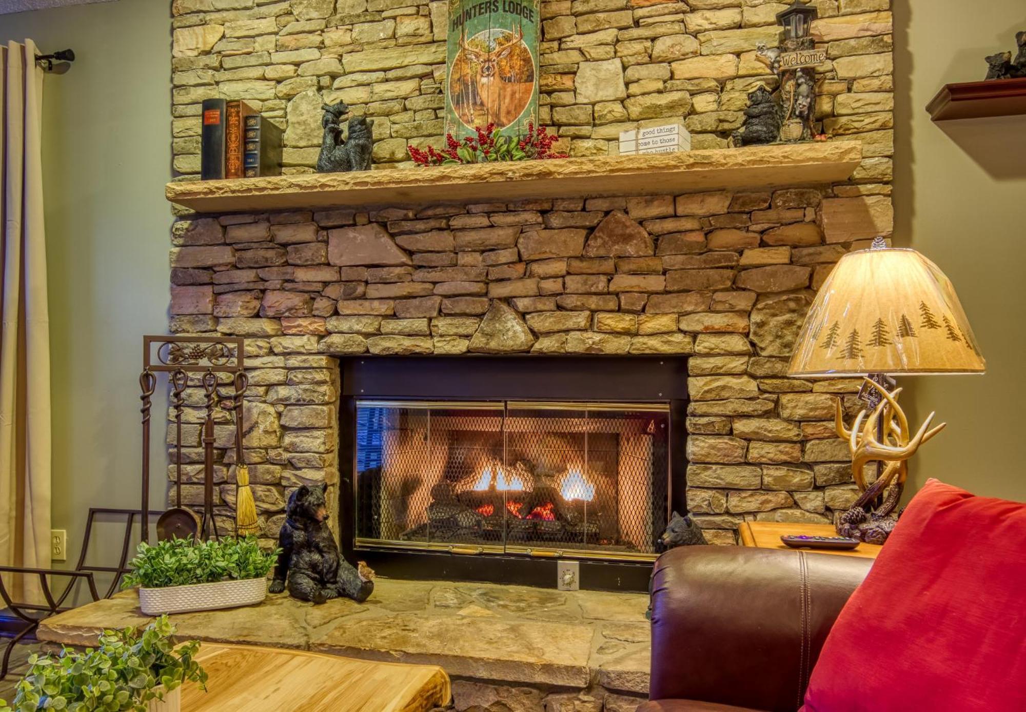 גטלינבורג 3 Decks, Mtn Views! Tree Tops By Honeybearcabins - Luxury Rain Showers, 3 King Suites, Xl Hottub, Fireplace, Bear Sightings מראה חיצוני תמונה